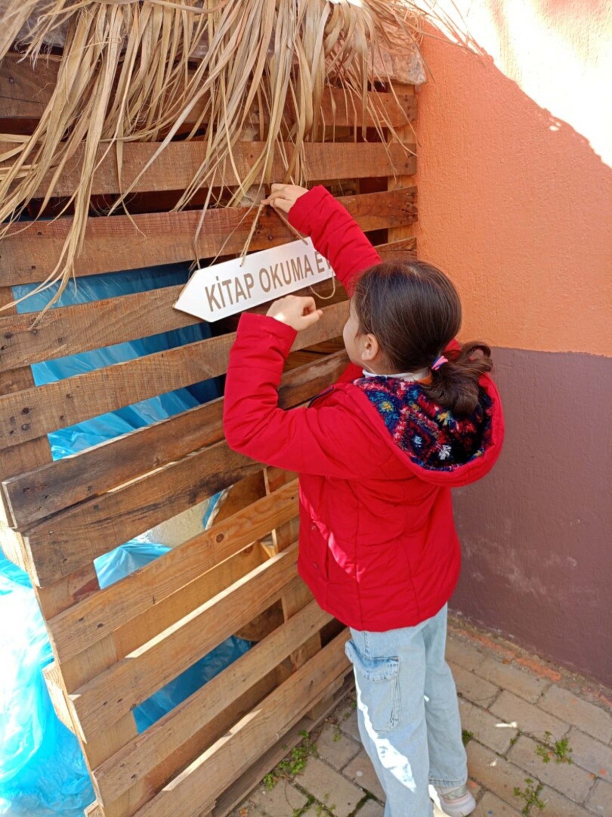 izmirde ilkokul okreneneni donezlemle olushturduklar kitap okuma alaninda muharrrilleri azirladla 3 ZQZzjHGQ